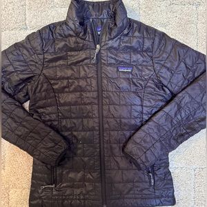 Patagonia “Women’s Nano Puff Jacket” (black)